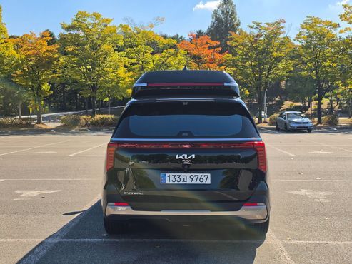 Kia Carnival Diesel 9-Seater Hi Limousine Signature — пробег 35 000 км — фото 4 из 5