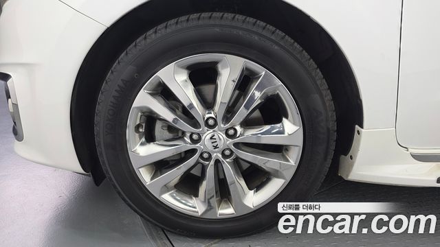 Kia Carnival 9-seater Prestige — пробег 87 056 км — фото 5 из 5