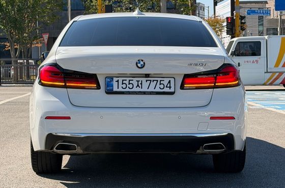 BMW 5-Series 520i Luxury — пробег 56 845 км — фото 4 из 5