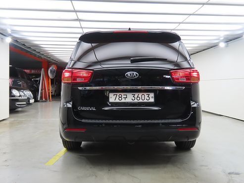 Kia Carnival 11-Seater Deluxe — пробег 129 501 км — фото 3 из 5