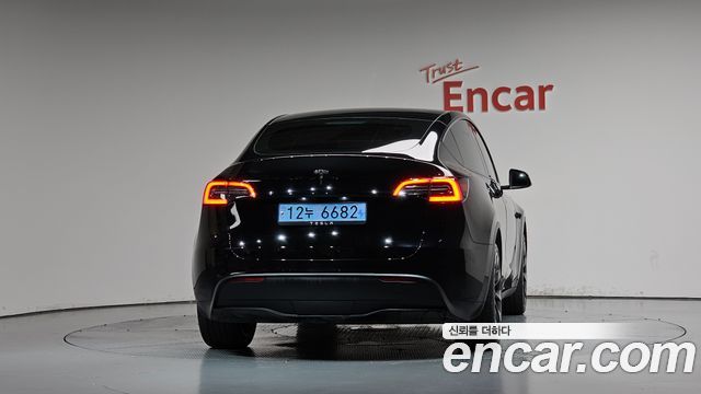 Tesla Model Y RWD — пробег 26 900 км — фото 4 из 5