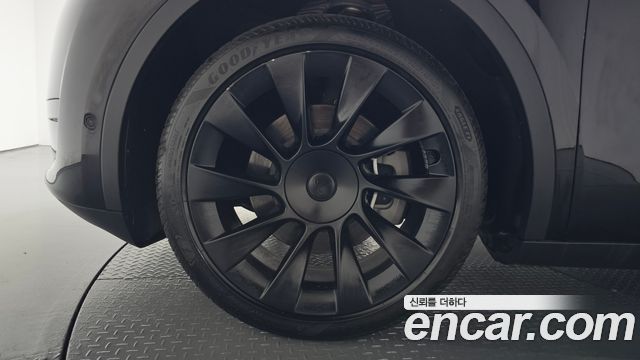 Tesla Model Y RWD — пробег 26 900 км — фото 5 из 5