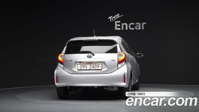 Toyota Prius 1.5 — пробег 92 700 км — фото 4 из 5