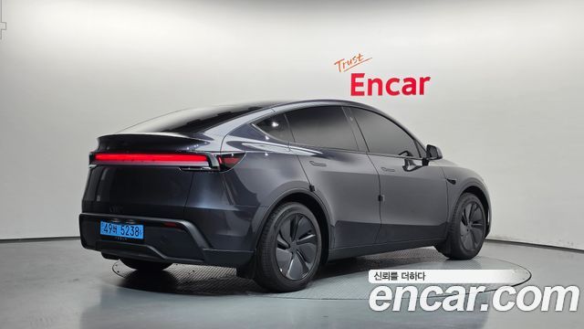 Tesla Model Y Premium RWD — пробег 8 843 км — фото 2 из 5