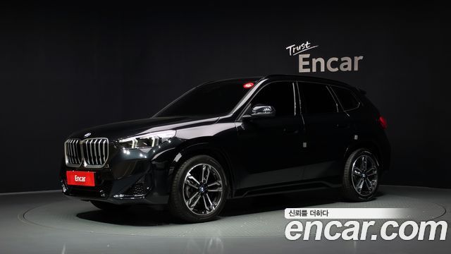 BMW X1 xDrive 20i M Sport — пробег 5 341 км — фото 1 из 5