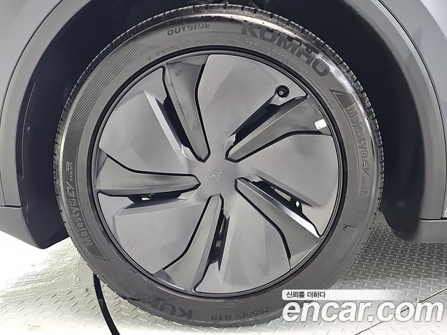 Tesla Model Y Long Range AWD — пробег 15 731 км — фото 5 из 5