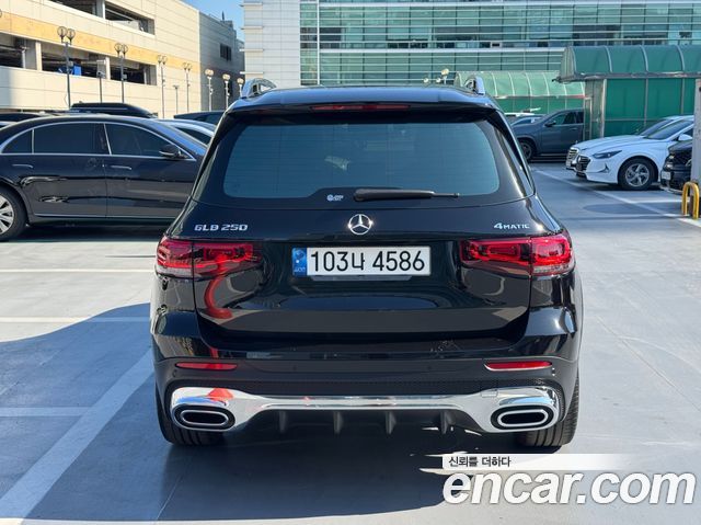 Mercedes-Benz GLB-Class GLB250 4MATIC — пробег 66 200 км — фото 2 из 5