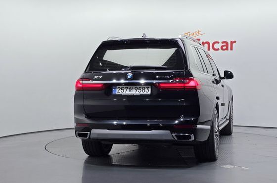 BMW X7 xDrive 40i Design Pure Excellence 7-Seater — пробег 41 210 км — фото 4 из 5