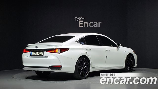 Lexus ES F-Sport — пробег 37 172 км — фото 2 из 5