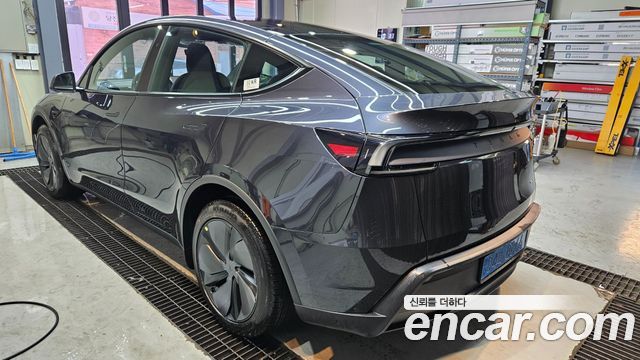 Tesla Model Y Long Range AWD — пробег 11 500 км — фото 3 из 5