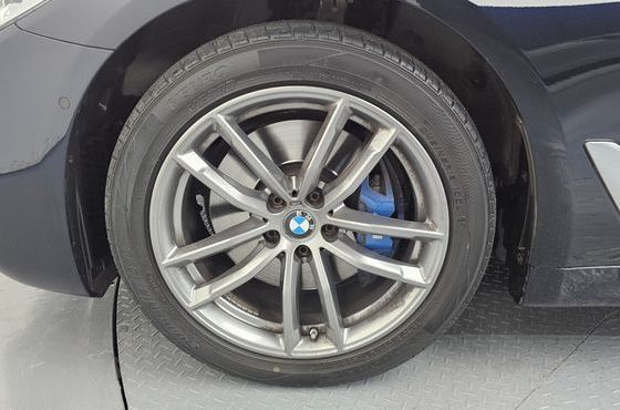 BMW 5-Series 530i xDrive M Sport Package Plus — пробег 136 628 км — фото 5 из 5
