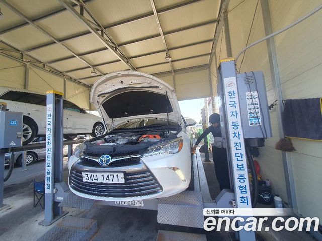Toyota Camry Hybrid XLE — пробег 143 700 км — фото 1 из 2