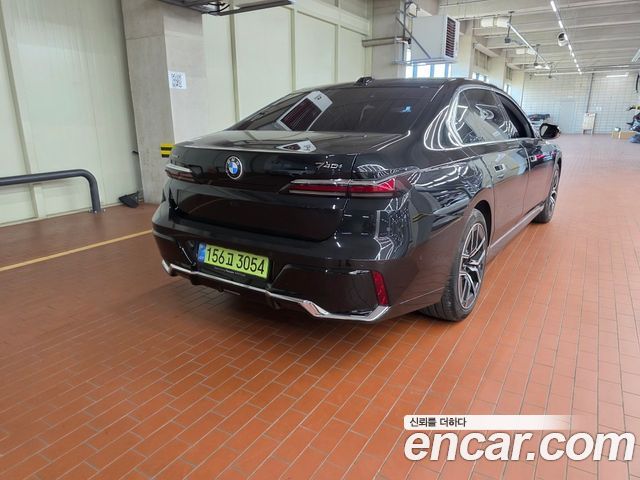 BMW 7-Series 740i xDrive M Sport — пробег 5 162 км — фото 2 из 5