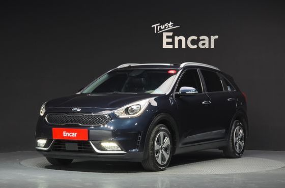 Kia Niro Prestige — пробег 120 929 км — фото 1 из 5