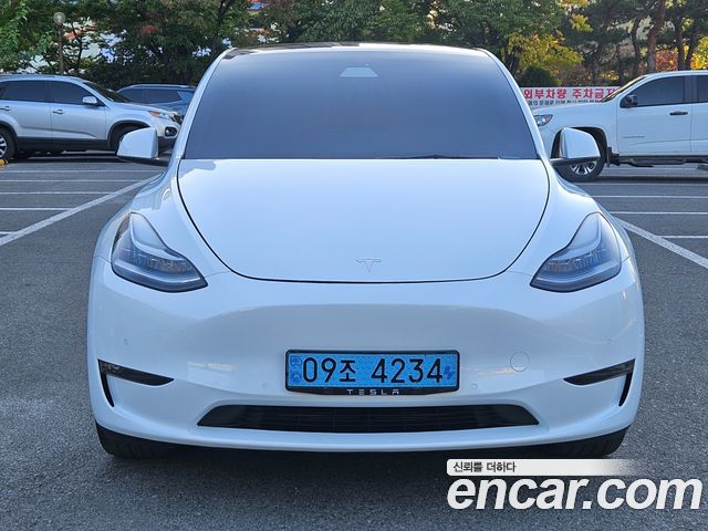 Tesla Model Y Standard Range RWD — пробег 56 590 км — фото 1 из 5