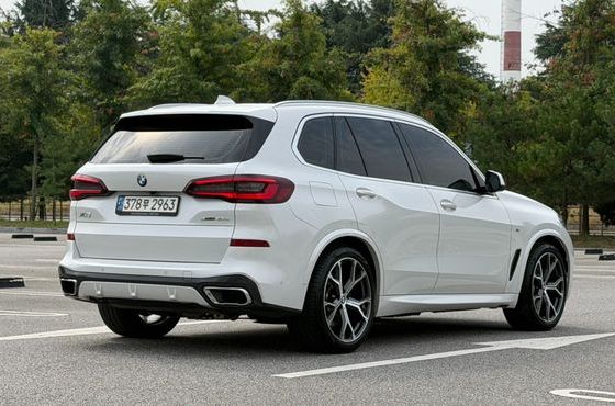 BMW X5 xDrive 45e M Sport — пробег 94 563 км — фото 2 из 5