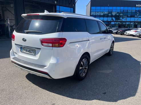 Kia Carnival 9-seater Luxury — пробег 322 400 км — фото 2 из 5