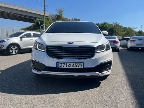 Kia Carnival 9-seater Luxury — пробег 322 400 км — фото 3 из 5