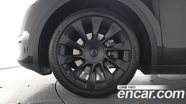 Tesla Model Y RWD — пробег 35 271 км — фото 5 из 5