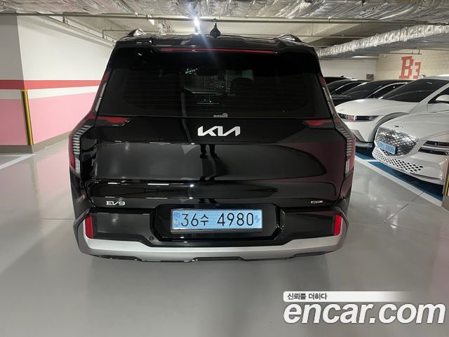 Kia EV9 Long Range 4WD GT Line — пробег 73 069 км — фото 4 из 5