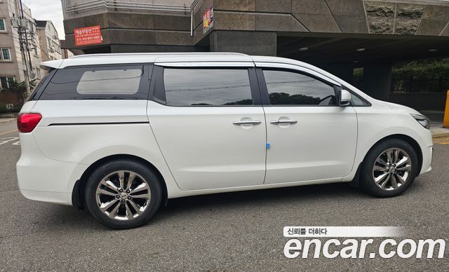 Kia Carnival 9-seater Prestige — пробег 271 600 км — фото 2 из 5