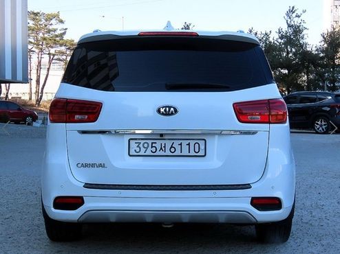 Kia Carnival 9-Seater Luxury — пробег 214 223 км — фото 4 из 5