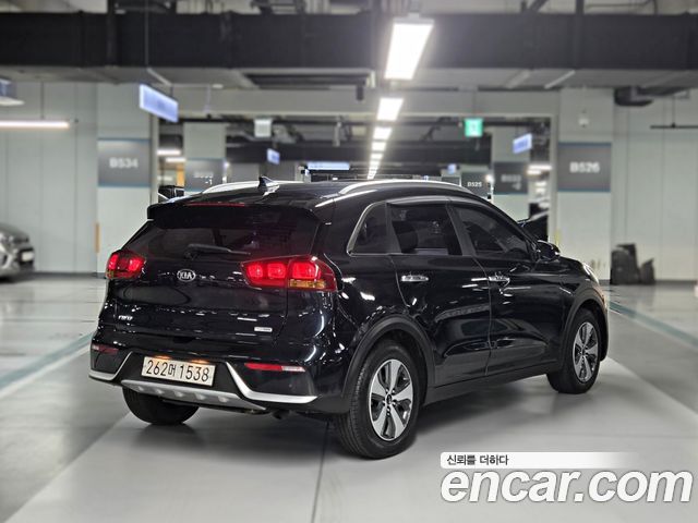 Kia Niro Luxury — пробег 148 660 км — фото 2 из 5