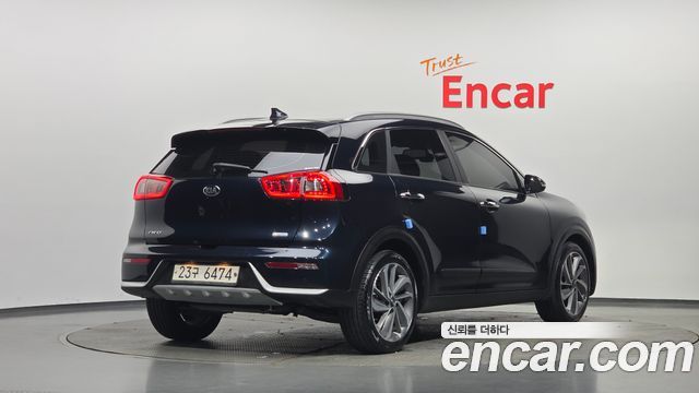 Kia Niro Prestige — пробег 110 111 км — фото 2 из 5