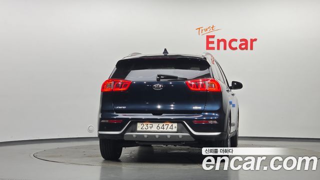 Kia Niro Prestige — пробег 110 111 км — фото 4 из 5
