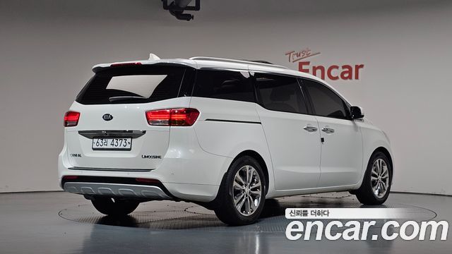 Kia Carnival 7-seater Limousine VIP — пробег 130 851 км — фото 2 из 5