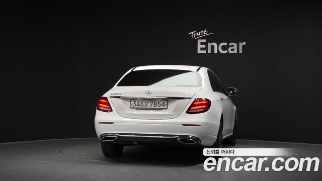 Mercedes-Benz E-Class E220d Avantgarde — пробег 56 494 км — фото 4 из 5