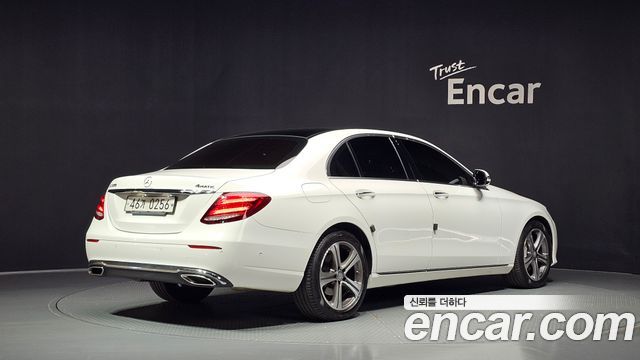 Mercedes-Benz E-Class E300 4MATIC Avnatgarde — пробег 102 253 км — фото 2 из 5
