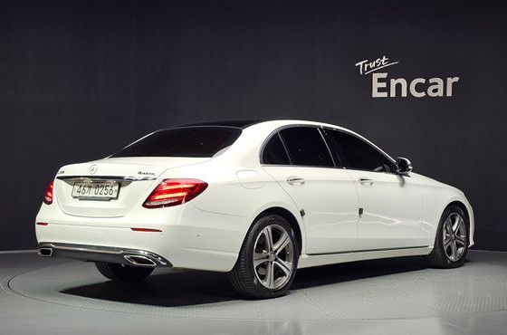 Mercedes-Benz E-Class E300 4MATIC Avnatgarde — пробег 102 253 км — фото 2 из 5