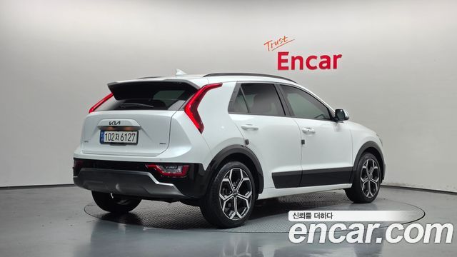 Kia Niro Prestige — пробег 32 253 км — фото 2 из 5