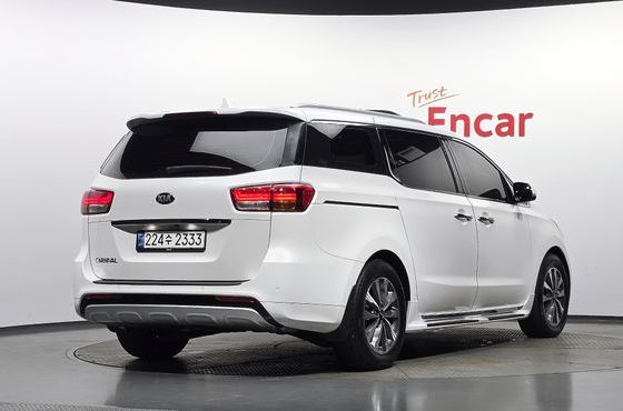 Kia Carnival 9-seater Luxury — пробег 186 642 км — фото 2 из 5