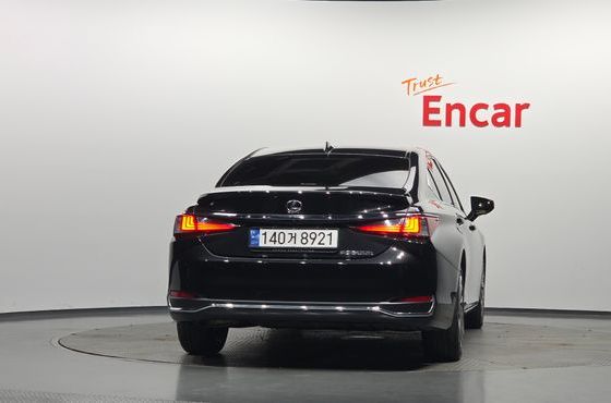 Lexus ES Executive — пробег 61 300 км — фото 4 из 5