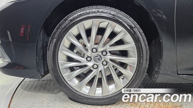 Lexus ES Executive — пробег 61 300 км — фото 5 из 5