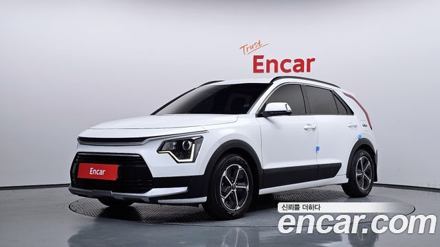 Kia Niro Prestige — пробег 49 955 км — фото 1 из 5