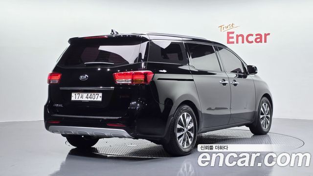Kia Carnival 9-seater Luxury — пробег 102 876 км — фото 2 из 5