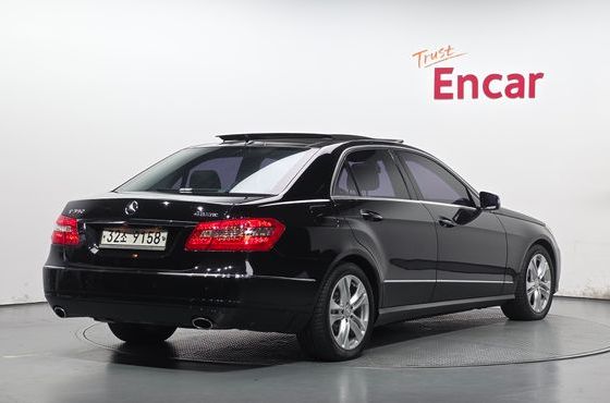 Mercedes-Benz E-Class E350 4MATIC Avantgarde — пробег 69 414 км — фото 2 из 5