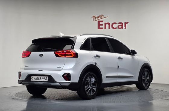 Kia Niro 1.6 HEV Prestige — пробег 99 686 км — фото 2 из 5
