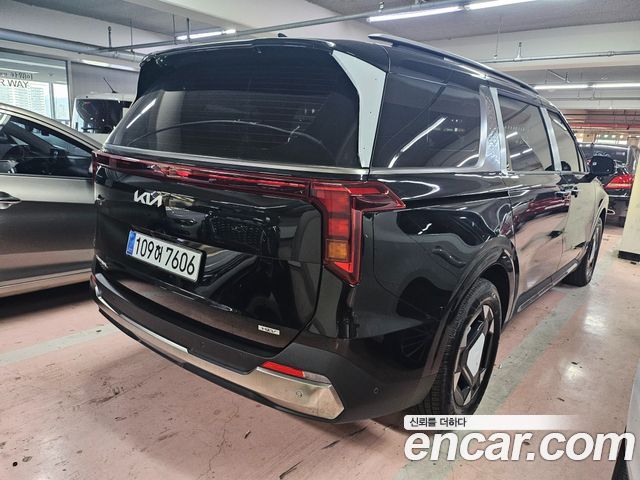 Kia Carnival HEV 9seater Signature — пробег 18 км — фото 2 из 5