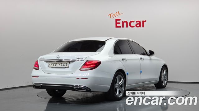 Mercedes-Benz E-Class E220d 4MATIC Avantgarde — пробег 75 467 км — фото 2 из 5