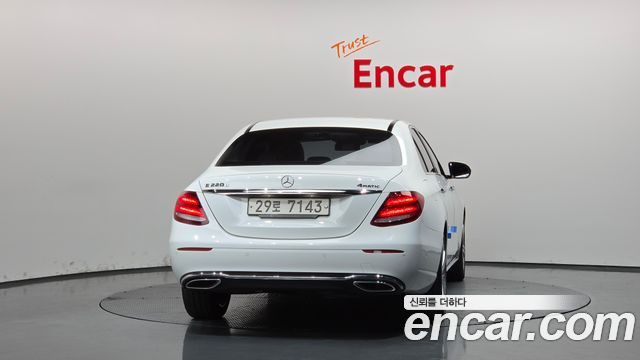 Mercedes-Benz E-Class E220d 4MATIC Avantgarde — пробег 75 467 км — фото 4 из 5