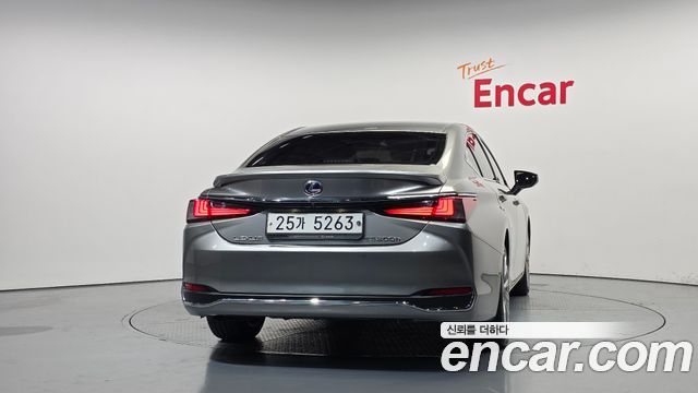 Lexus ES Luxury Plus — пробег 49 457 км — фото 4 из 5