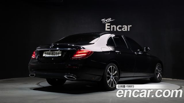 Mercedes-Benz E-Class E220d Avantgarde — пробег 112 727 км — фото 2 из 5