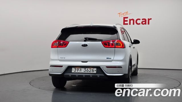 Kia Niro Prestige — пробег 133 155 км — фото 4 из 5