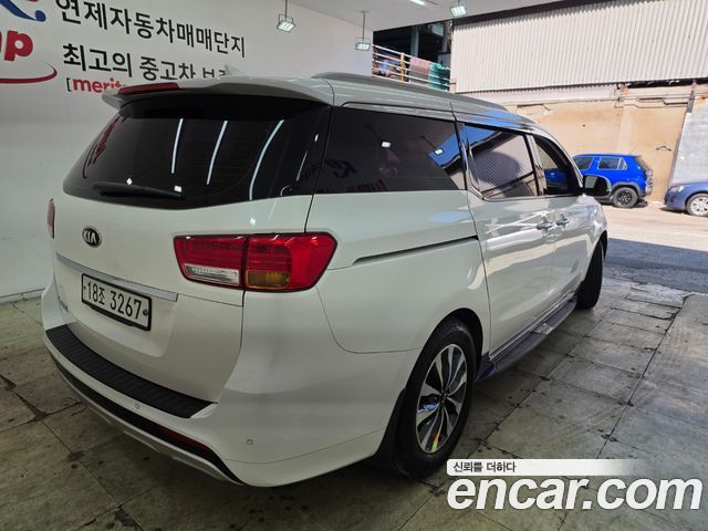 Kia Carnival 9-seater Luxury — пробег 92 650 км — фото 2 из 5