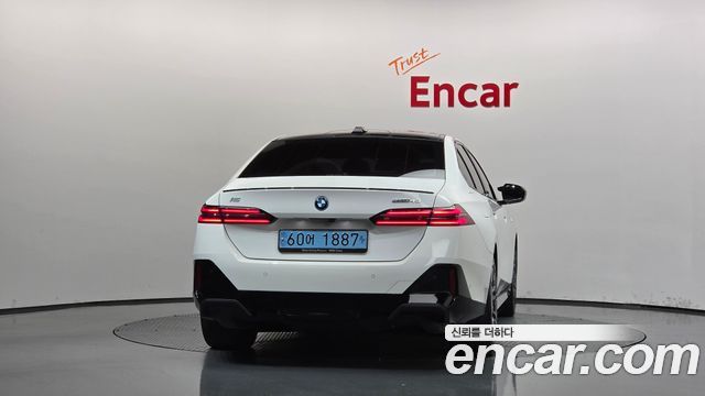 BMW i5 eDrive 40 M Sport Pro — пробег 53 008 км — фото 4 из 5