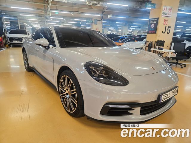 Porsche Panamera 3.0 AWD — пробег 61 889 км — фото 1 из 5